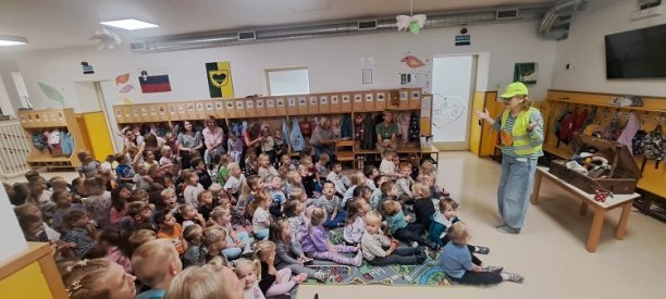 PRAVLJIČNA PREDSTAVA O TRAJNOSTNI MOBILNOSTI