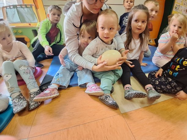 NOJEVO JAJCE NA ENOTI STRANICE