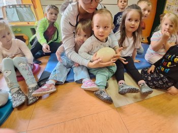 NOJEVO JAJCE NA ENOTI STRANICE